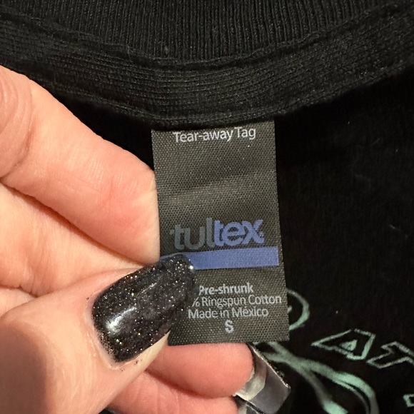 Hot Topic Tee - Picture 3 of 4